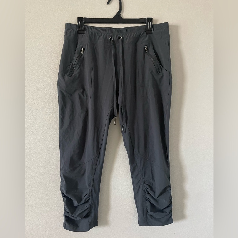 studio-to-street XCVI Wearable Size M Capri grey athletic pants